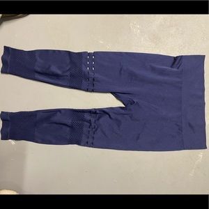 Navy Capri athleasure pants.